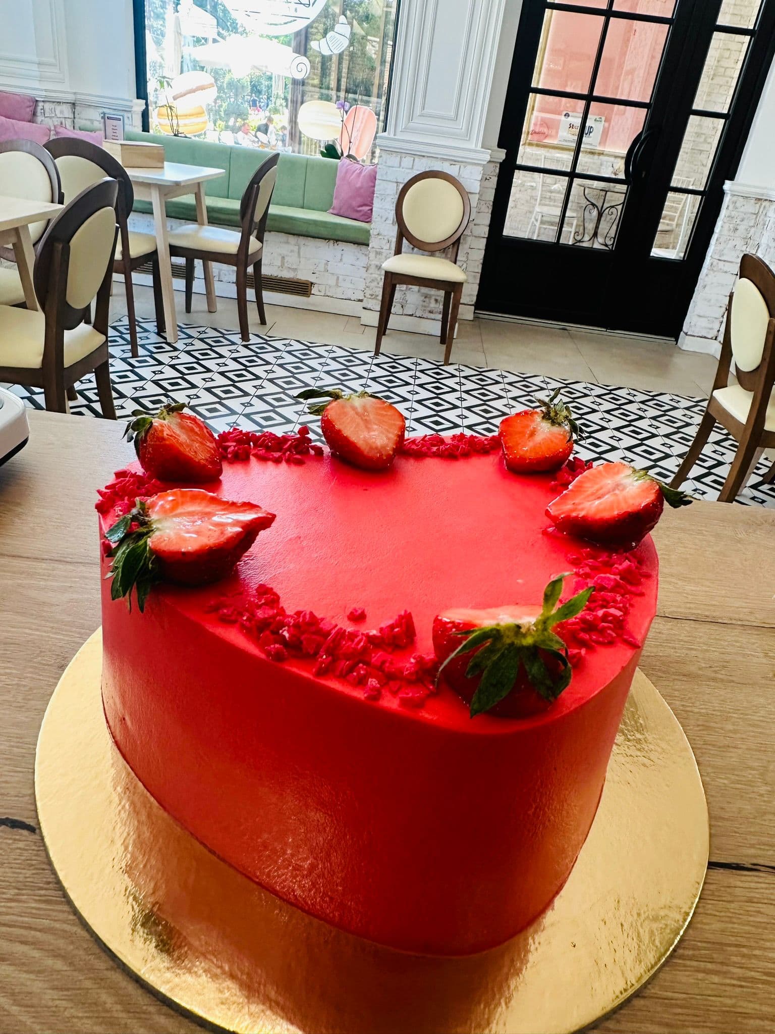 Tort aniversare 68