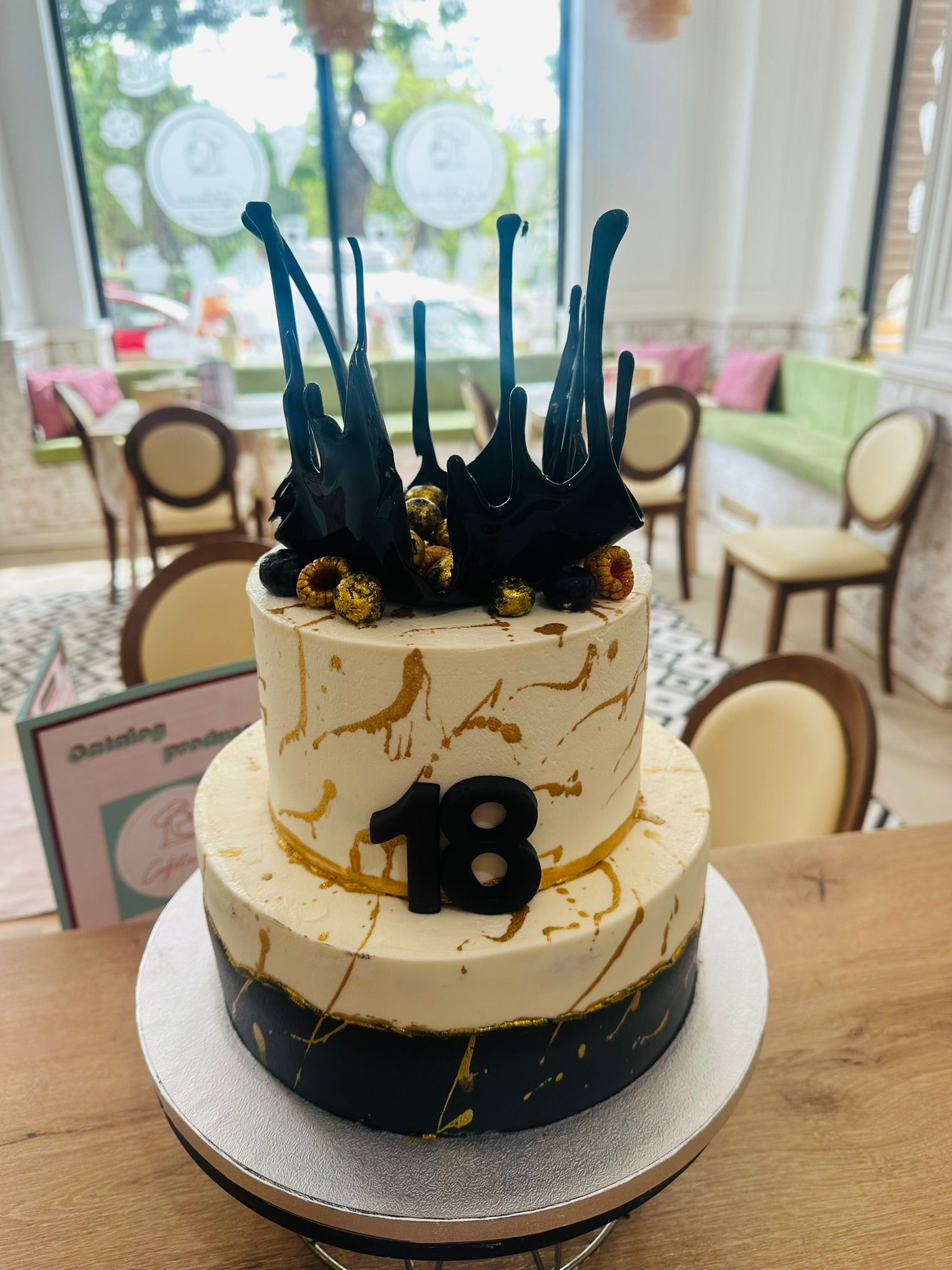 Tort majorat cu decor special